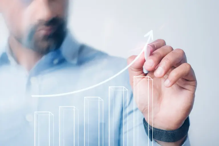 Equipo directivo evaluando las dimensiones para crecer de manera sostenible